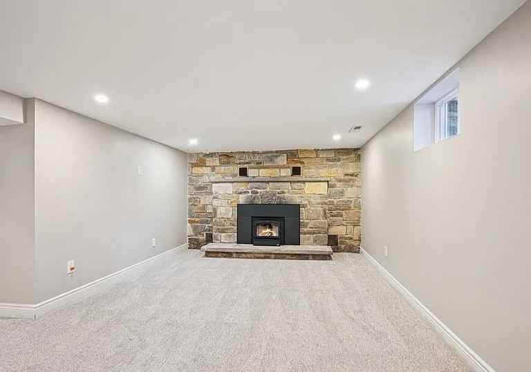 711 E Butler Pike - Photo 2 of 20