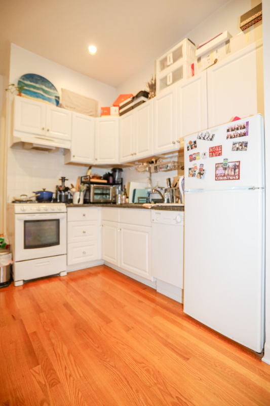 1763 N Wells St #1 - Photo 3 of 10