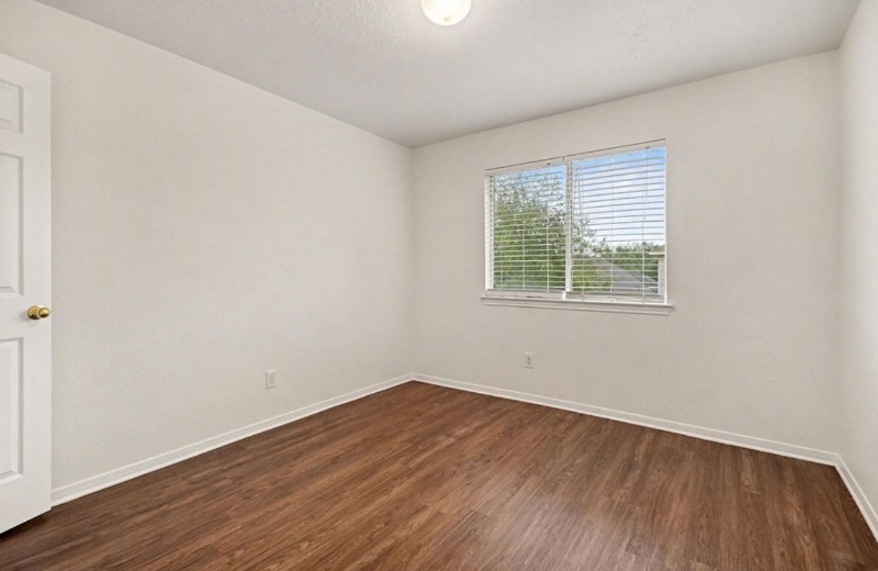 10227 Rolleston Ln - Photo 4 of 10