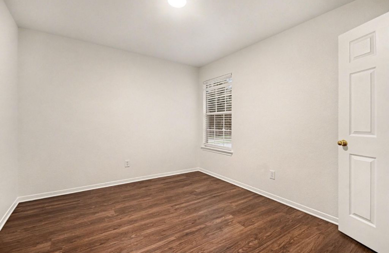 10227 Rolleston Ln - Photo 5 of 10