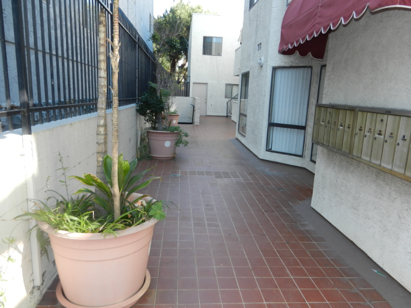 4453 Woodman Ave #8 - Photo 3 of 17