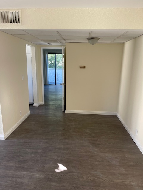 4453 Woodman Ave #8 - Photo 6 of 17