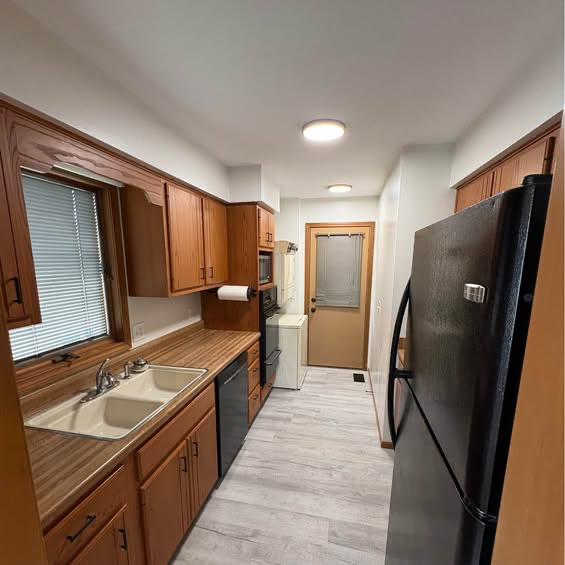 1319 Reed Rd - Photo 4 of 11