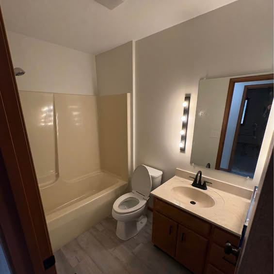 1319 Reed Rd - Photo 6 of 11