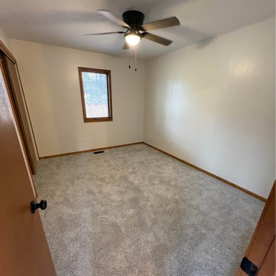 1319 Reed Rd - Photo 7 of 11