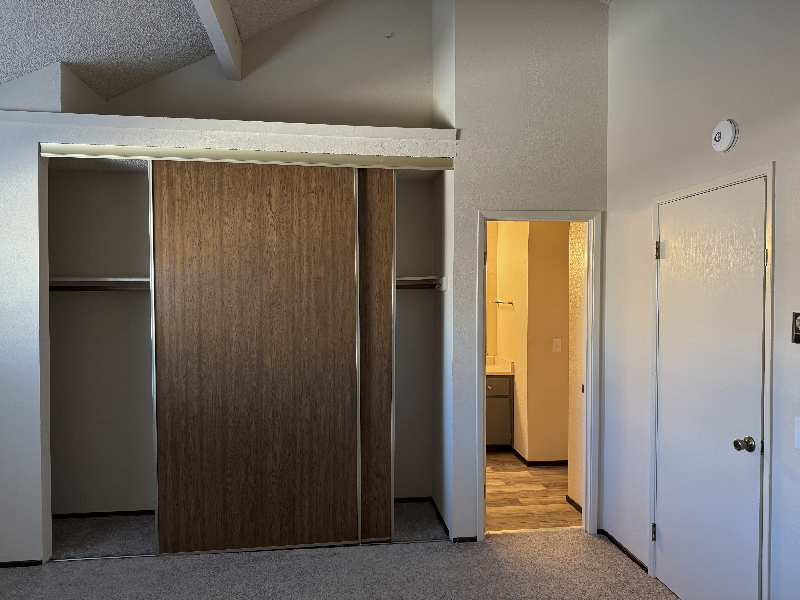 1043 Copeland Creek Dr - Photo 4 of 12