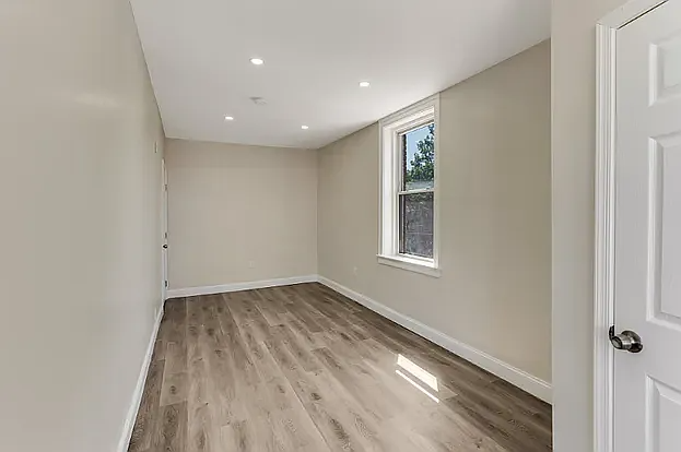 1438 W York St #10 - Photo 3 of 10