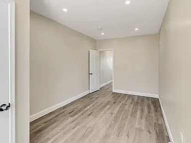 1438 W York St #10 - Photo 4 of 10