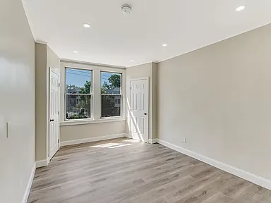 1438 W York St #10 - Photo 6 of 10
