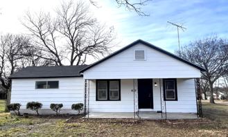 631 N Hickory St #1 - Photo 1 of 1