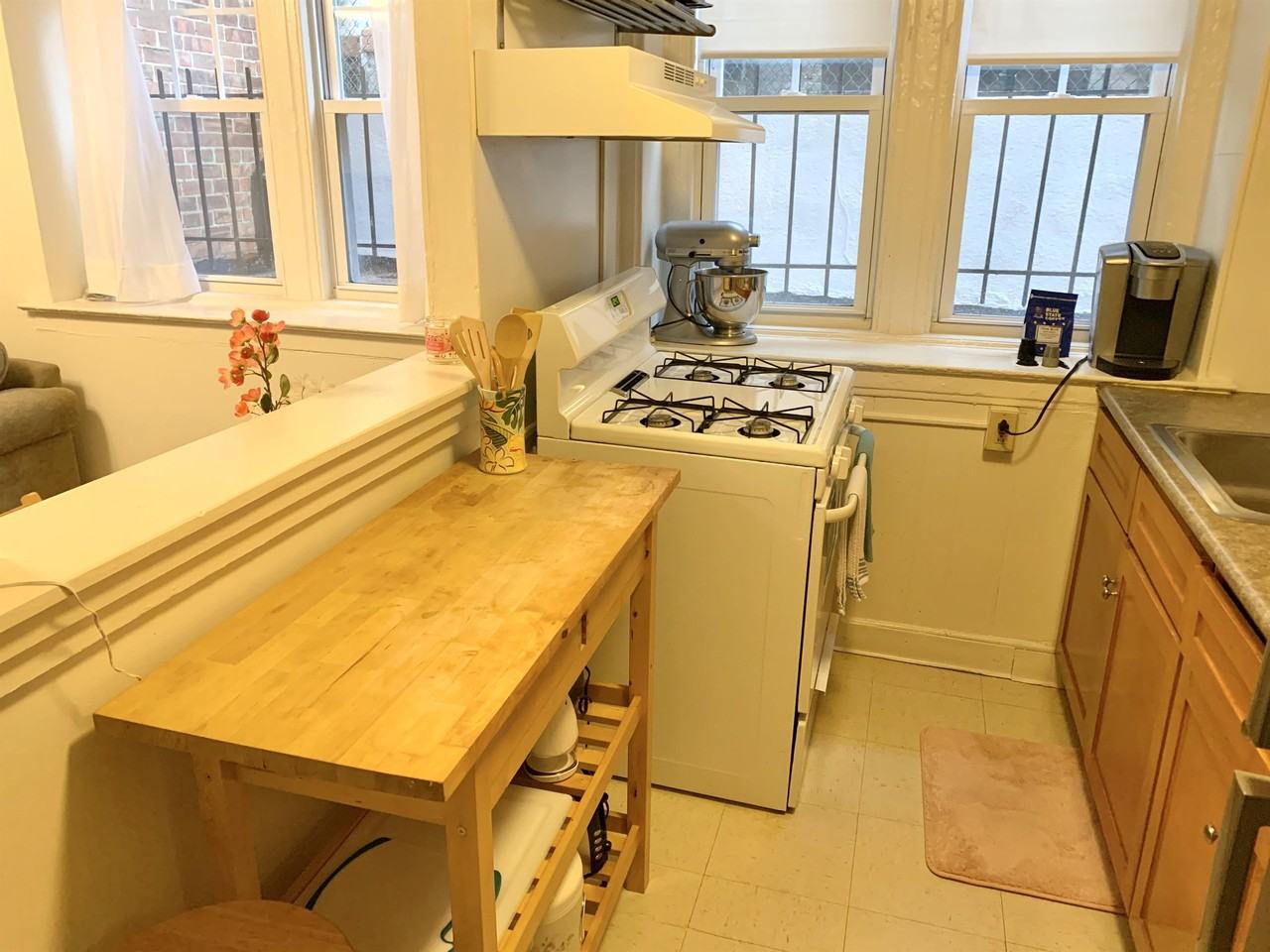 2 Lynwood Pl #B - Photo 2 of 19