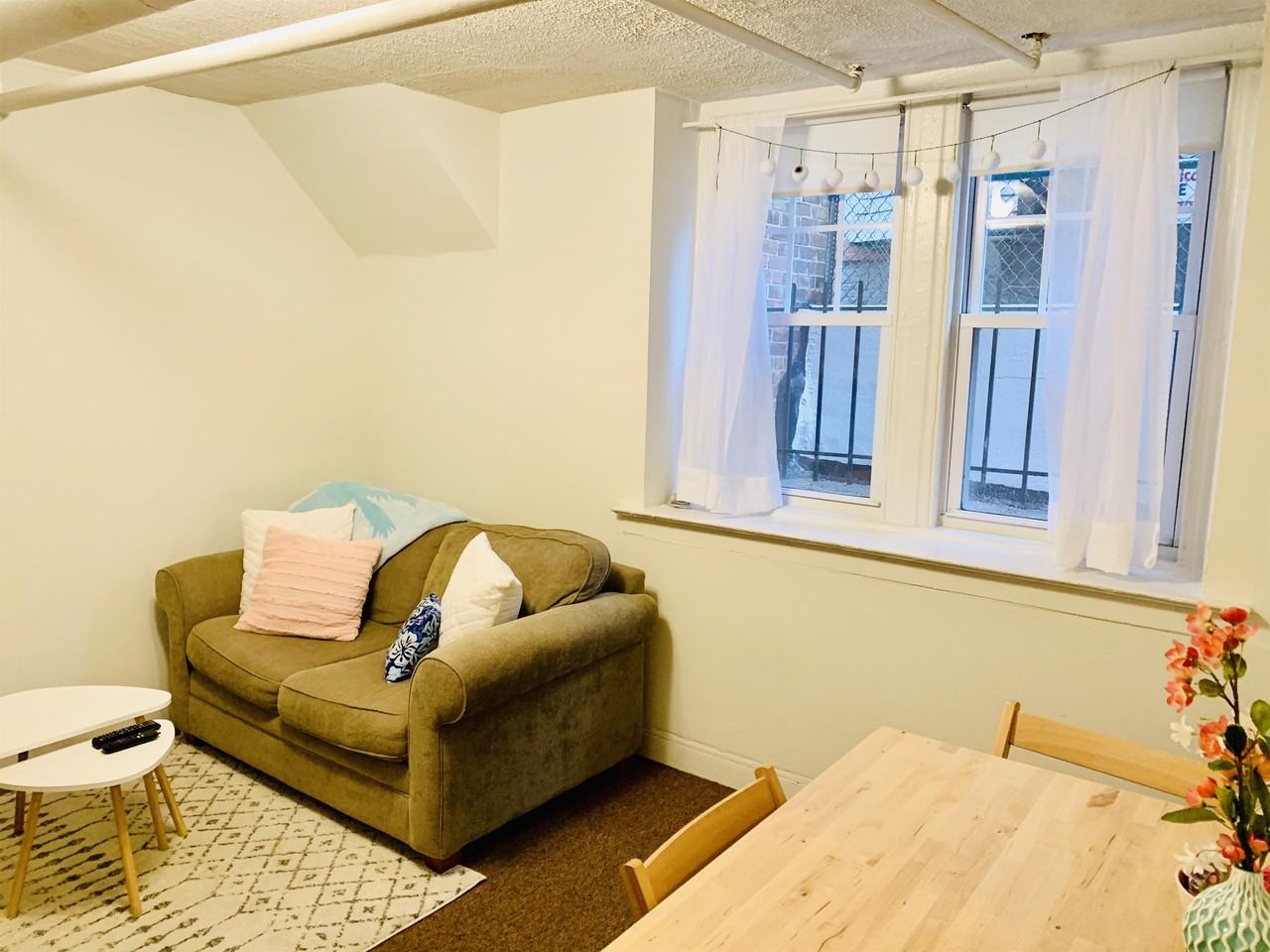 2 Lynwood Pl #B - Photo 5 of 19