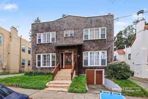 featured image of 2366 Virginia St #2