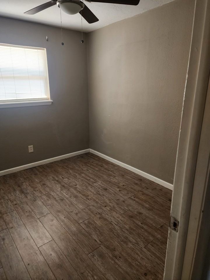 888 Nw 14th St #1 - Photo 7 of 11