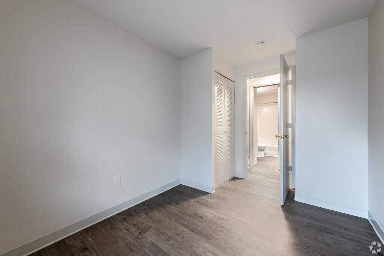 Wibeth Arlington - Photo 7 of 15