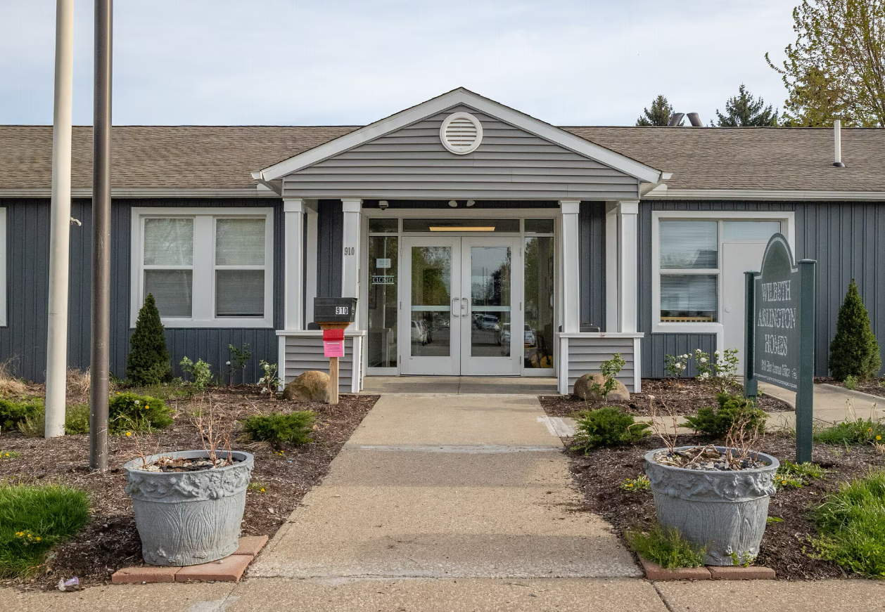 Wibeth Arlington - Photo 2 of 15