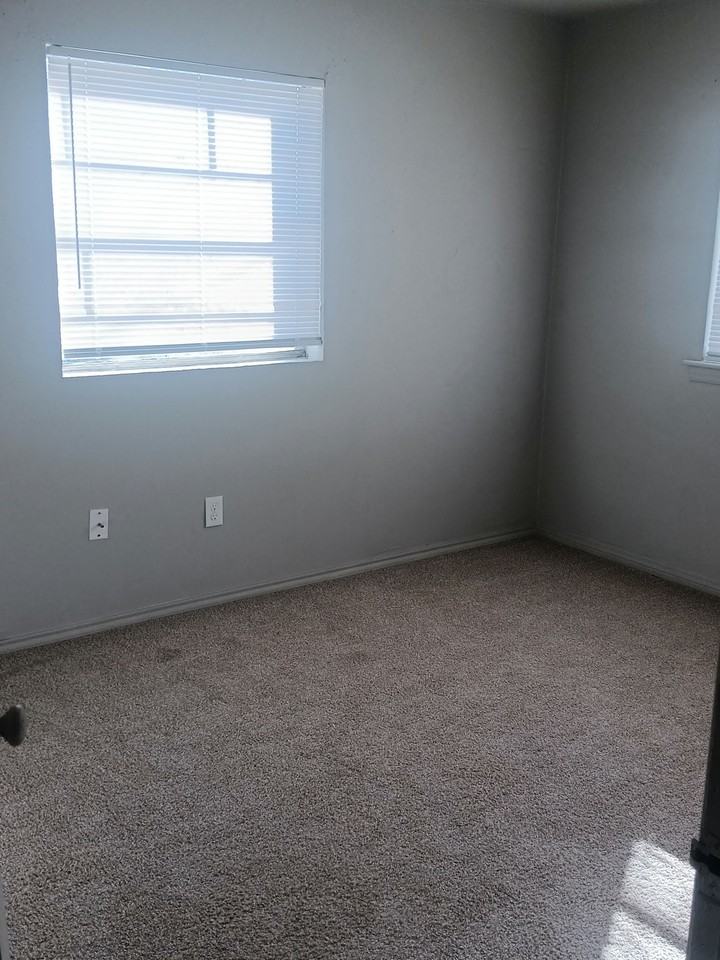 108 N C St #1 - Photo 3 of 5
