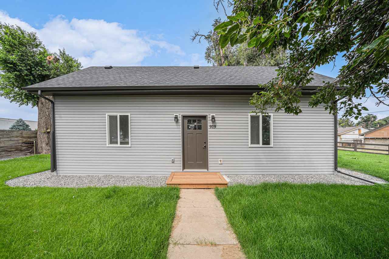 919 36th St #1 - Photo 2 of 18