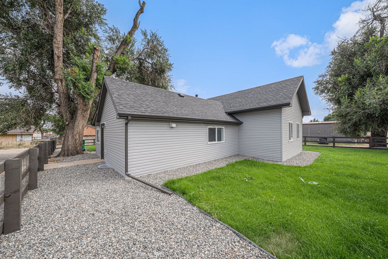 919 36th St #1 - Photo 3 of 18