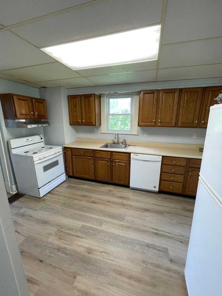 1608 Woodmont Avenue - Photo 4 of 9