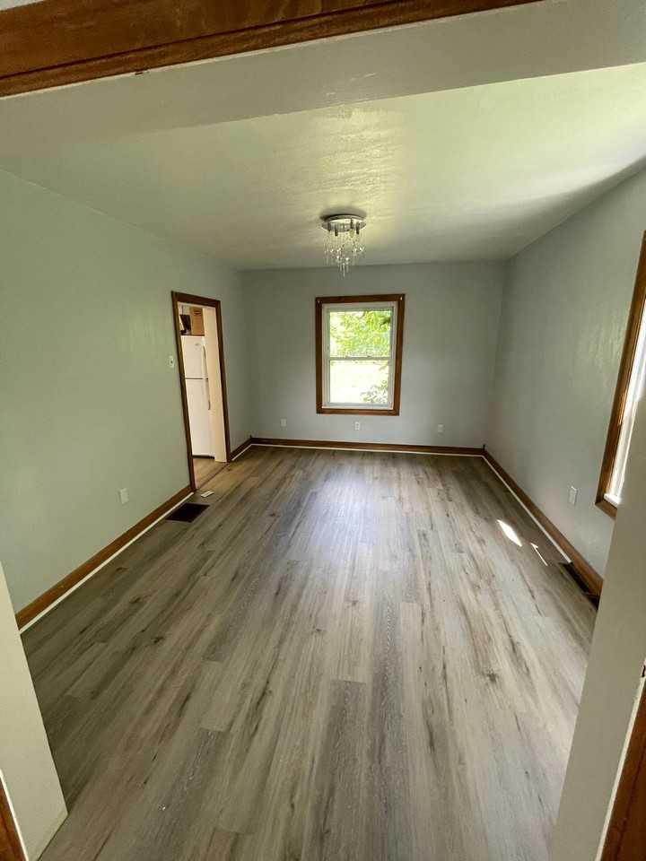 1608 Woodmont Avenue - Photo 3 of 9