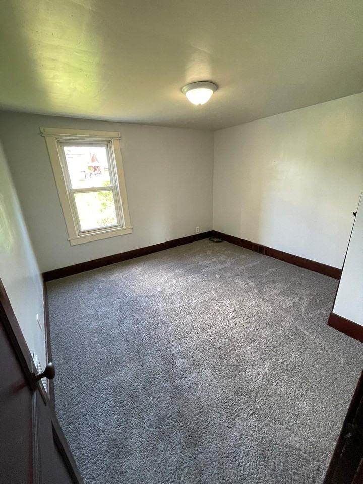 1608 Woodmont Avenue - Photo 7 of 9