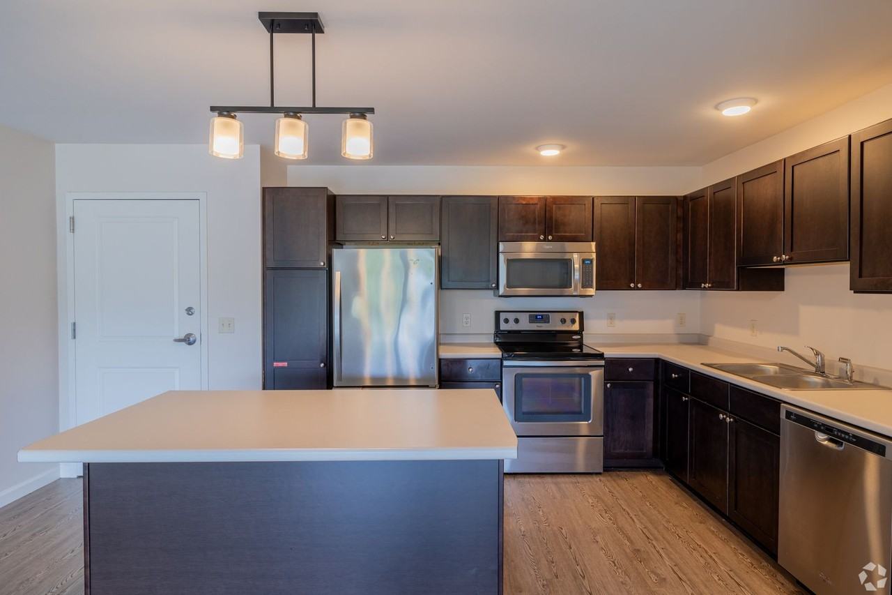 Village at Autumn Pond - Photo 7 of 39