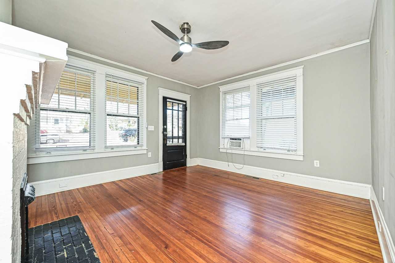 1504 Nassau Blvd #1 - Photo 4 of 11