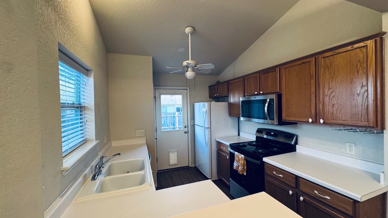 1014 Kajon Cv #1 - Photo 3 of 20