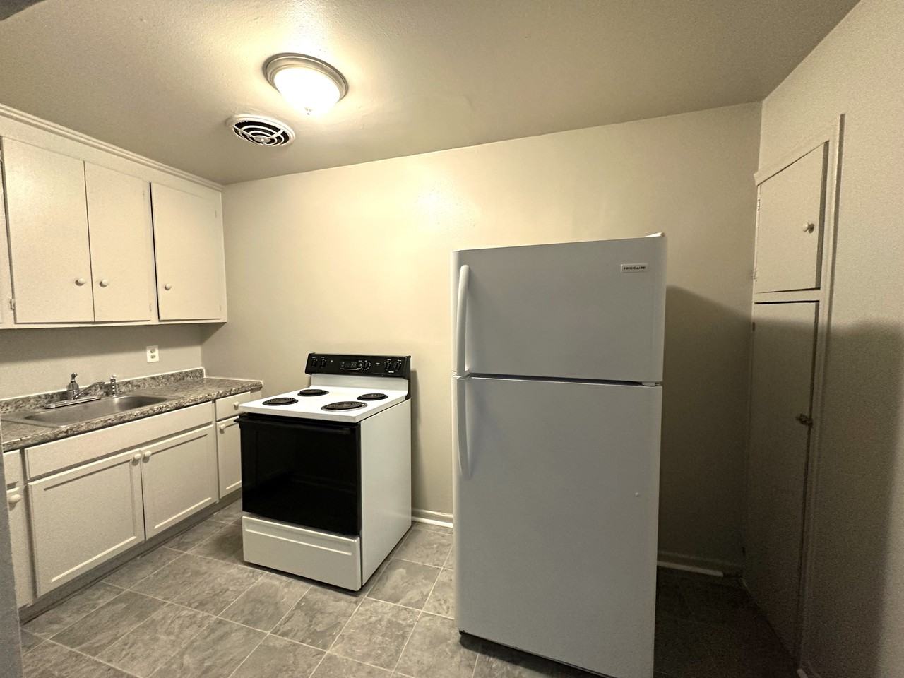 15041 Greenfield - 15 #15 - Photo 5 of 6