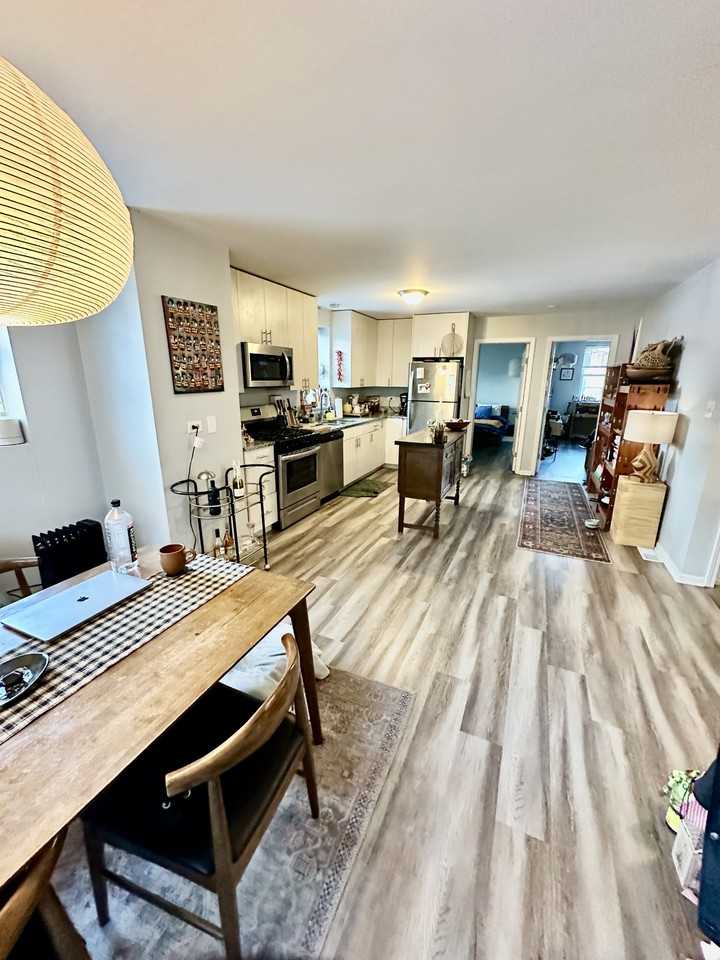 920 W 35th Pl #1 - Photo 4 of 16