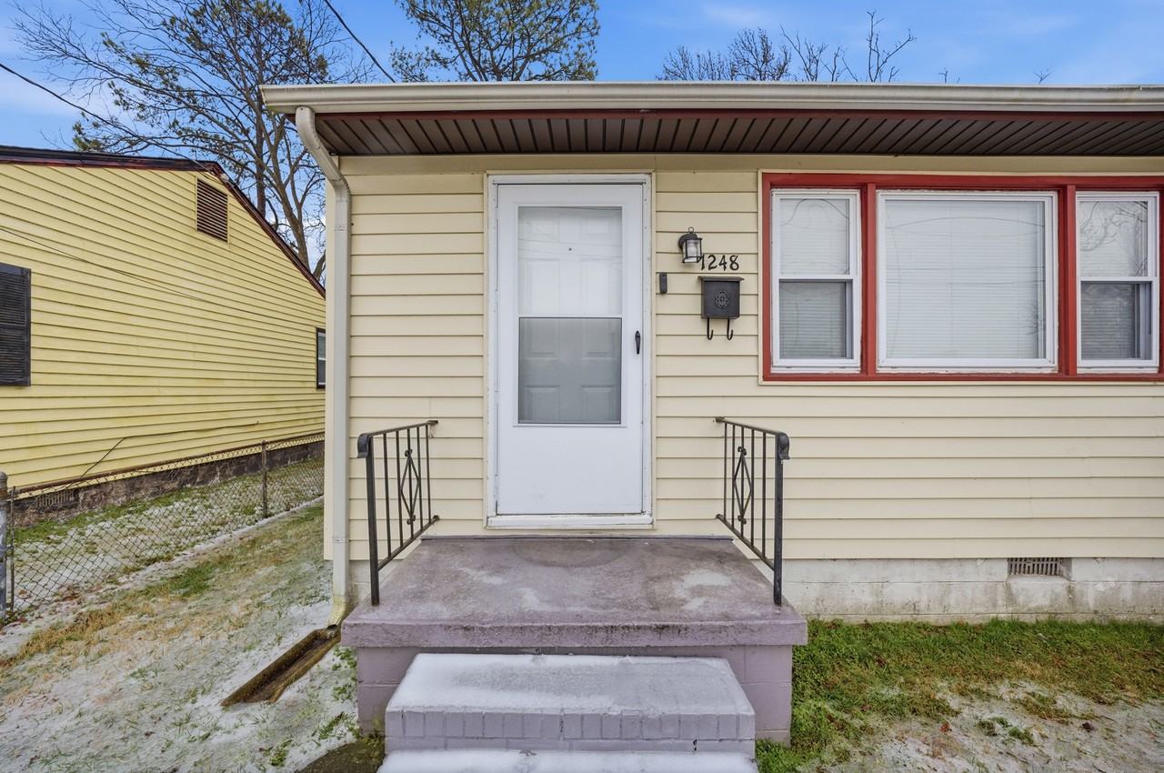 1248 37th St #1 - Photo 2 of 10