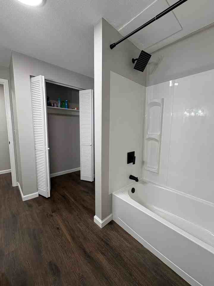 818-826 Pine St. - Red Pod - Photo 6 of 35
