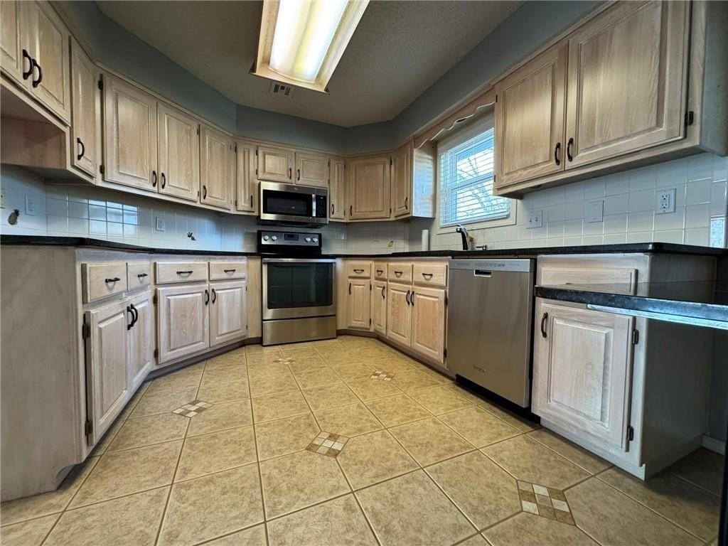 2 Newburgh Dr - Photo 3 of 28