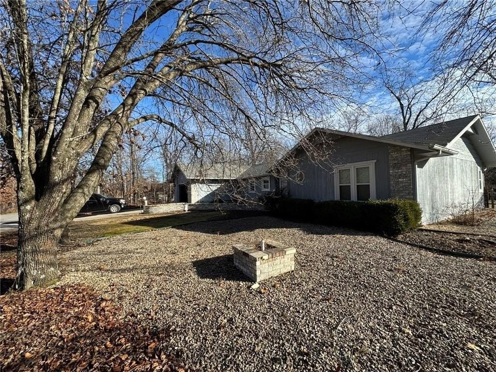 2 Newburgh Dr - Photo 4 of 28