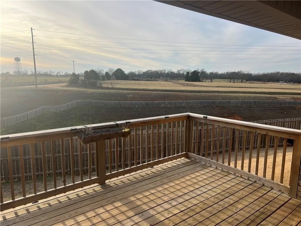 818 Macdonald Dr - Photo 3 of 10