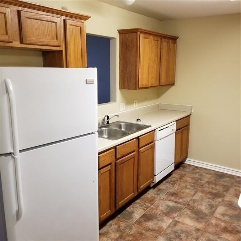 327 Graystone Cir - Photo 3 of 10