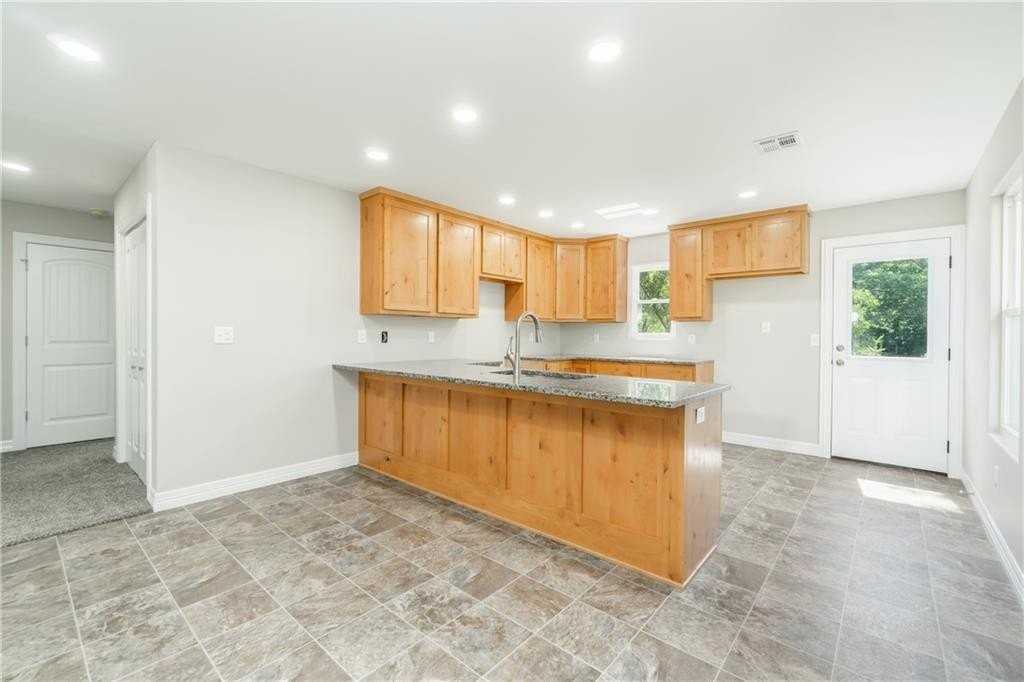 807 Jessie James Rd - Photo 4 of 14