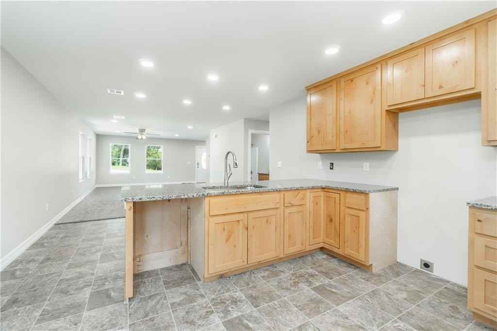 807 Jessie James Rd - Photo 5 of 14