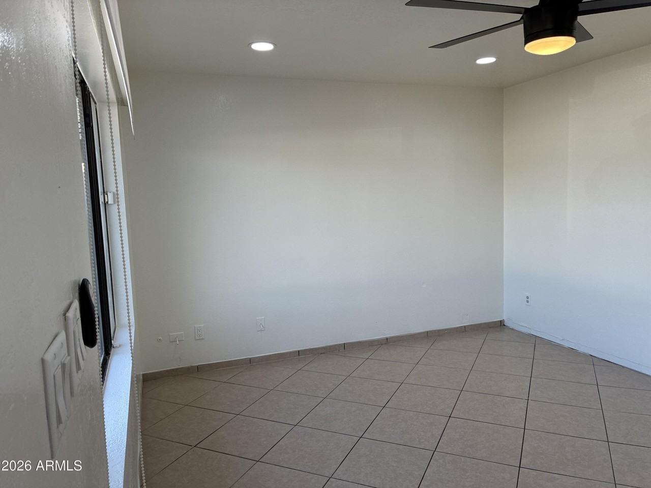 8819 W Roma Ave - Photo 6 of 33