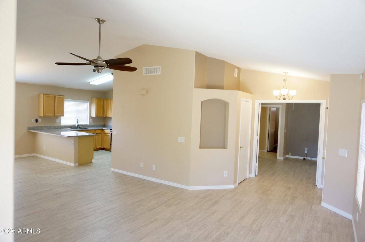 3033 E Hononegh Dr - Photo 2 of 41