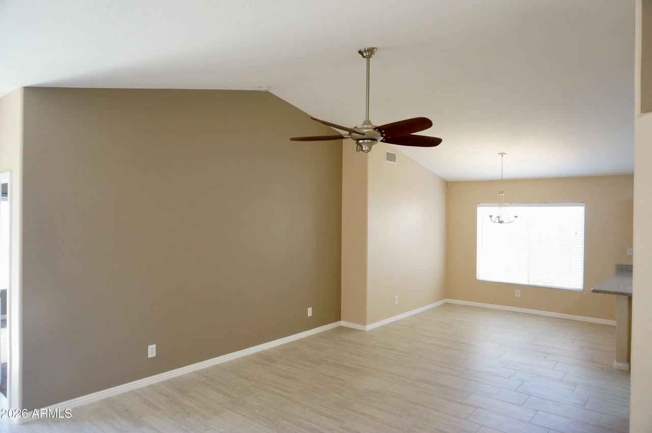 3033 E Hononegh Dr - Photo 6 of 41