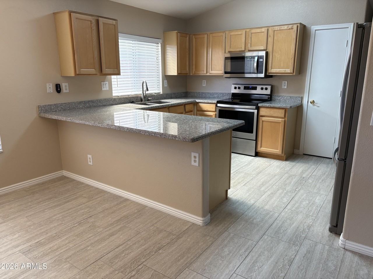 3033 E Hononegh Dr - Photo 7 of 41