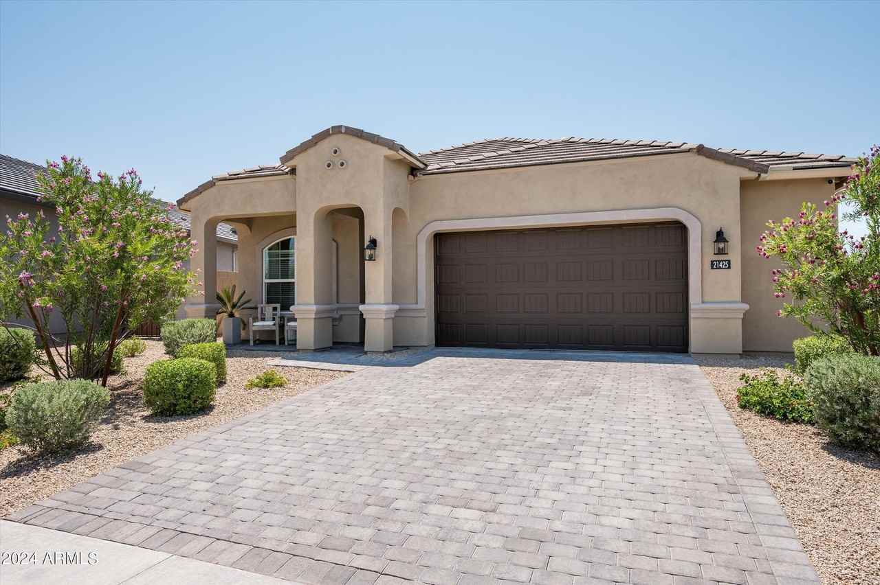 21425 N 59th St - Photo 2 of 48