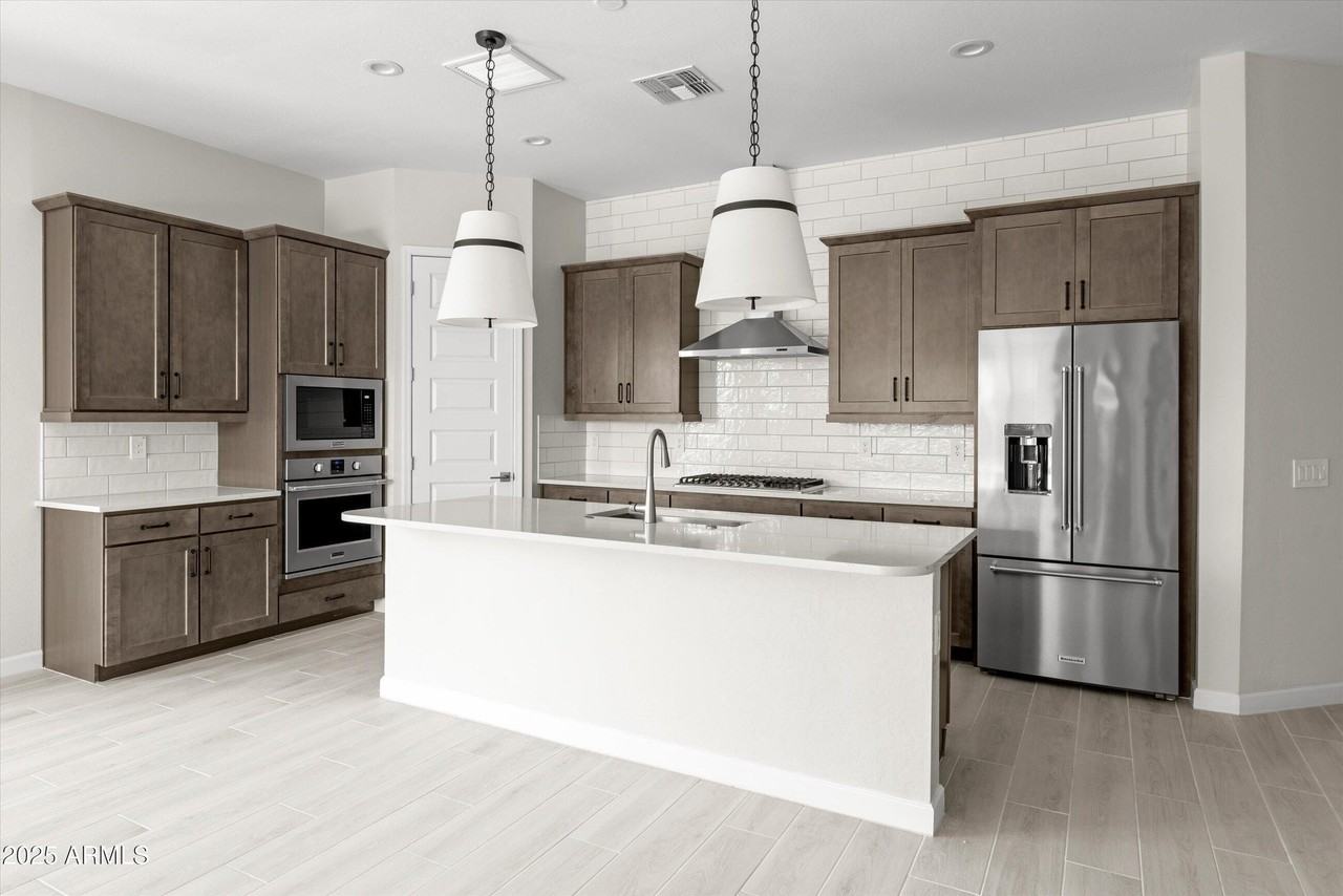 21425 N 59th St - Photo 5 of 48