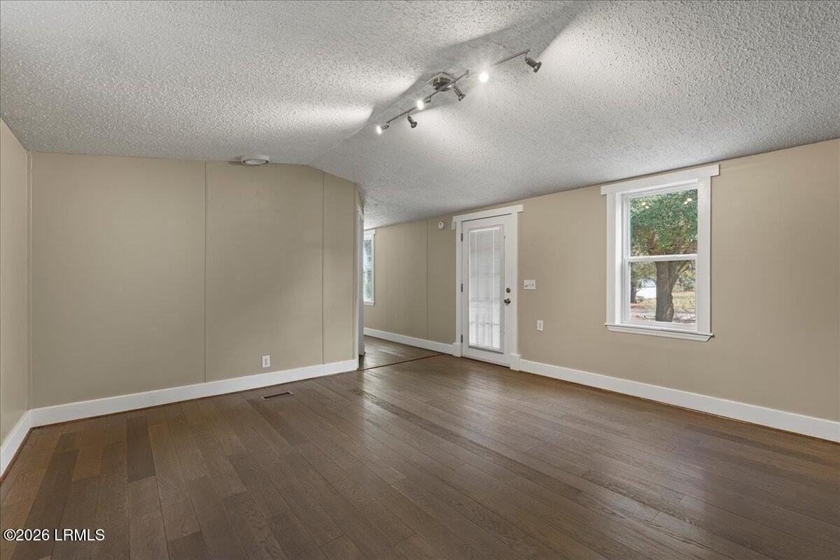 159 Apple Blossom Ln - Photo 7 of 26