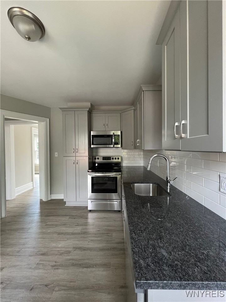 355 Plymouth Ave Apt 2 #2 - Photo 2 of 15