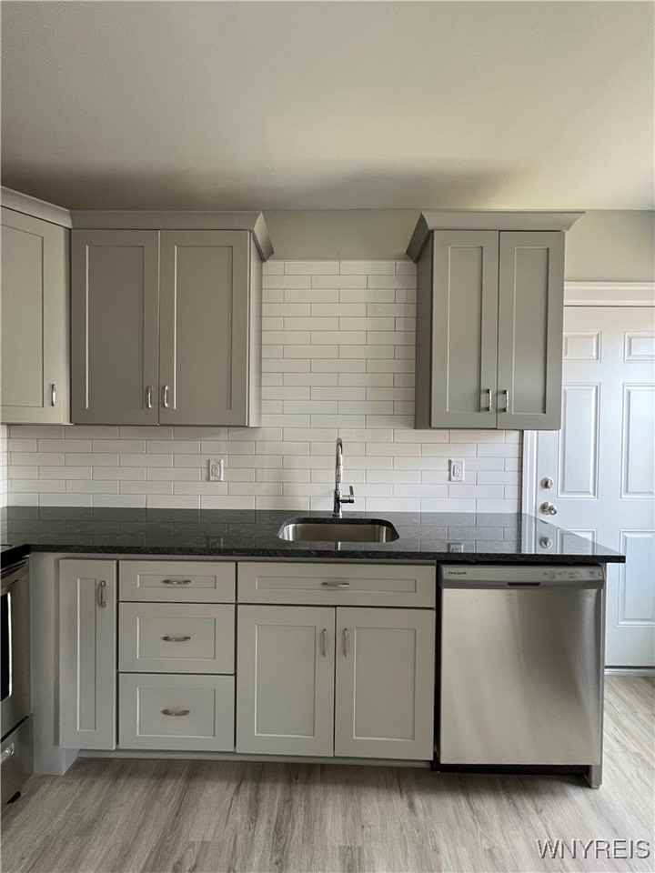 355 Plymouth Ave Apt 2 #2 - Photo 4 of 15