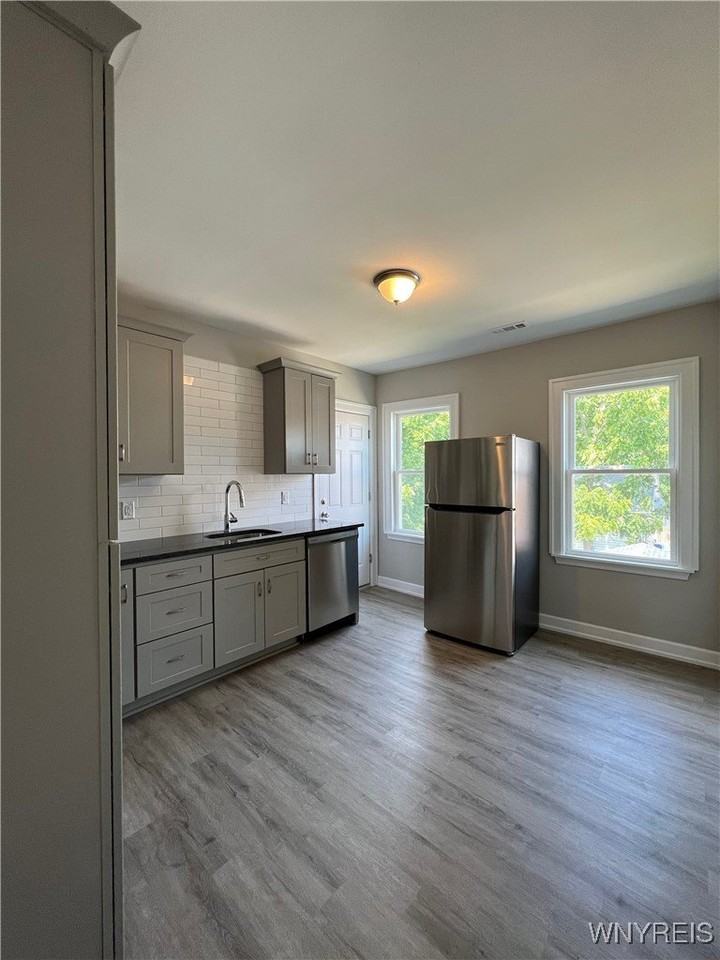 355 Plymouth Ave Apt 2 #2 - Photo 7 of 15