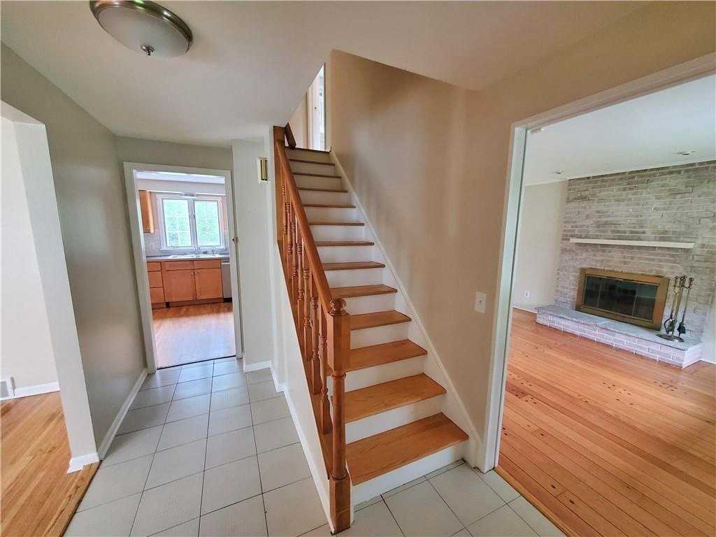 44 Roby Dr - Photo 2 of 22